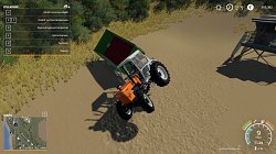 Prevrátený traktorFarming Simulator 19
